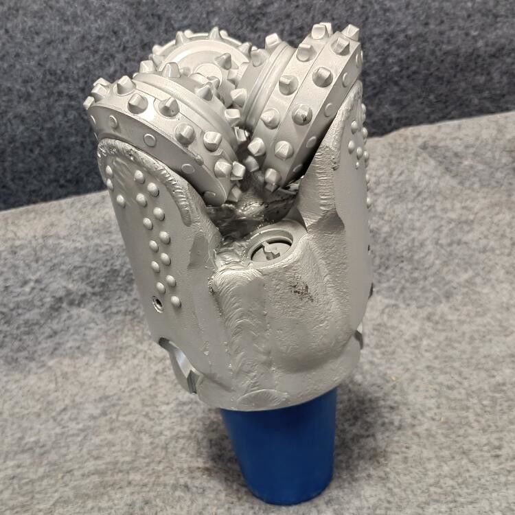 Μακροχρόνια διάρκεια ζωής χαμηλό επίπεδο θορύβου 3 1/2 API Reg Tricone Drill Bits για γεωτρήσεις βράχων και βόθρων