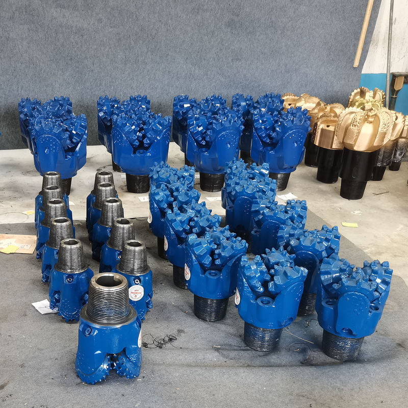 117 χιλιοστών Στρίψιμο δοντιών κυλίνδρων με τρυπάνι με τρείς κώνους καρβιδίου δοντιών και ελαστική σφραγίδα