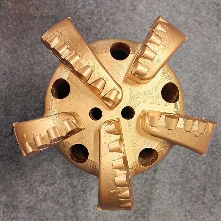 Διαμάντι 98mm 3 Blade Pdc Arc Angle Drill Bit Για νερό πηγάδι Βρύση ορυχείου άνθρακα