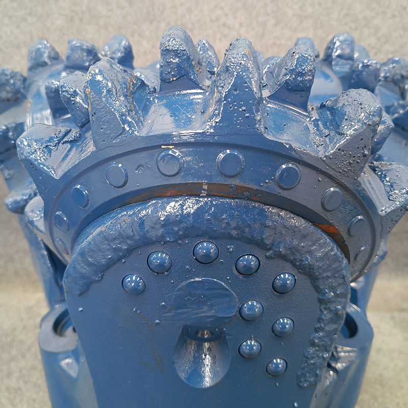 Τρυπάνι τριών κώνων με ρουλεμάν / κυλινδρικό ρουλεμάν για ανθεκτική γεώτρηση πηγαδιών νερού και βράχων